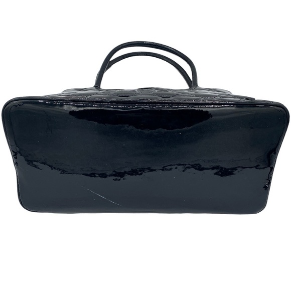 CHANEL Quilted Medallion Tote in Patent Black - Picture 5 of 10